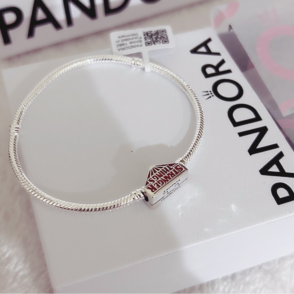 PANDORA MOMENTS Stranger Things Clasp Snake Chain Bracelet (18cm|7.1”) w/box - Picture 10 of 10